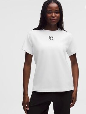 Lululemon White Crewneck Tee with Black Chest Logo Wordmark Sz M NWT